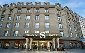 Grand S